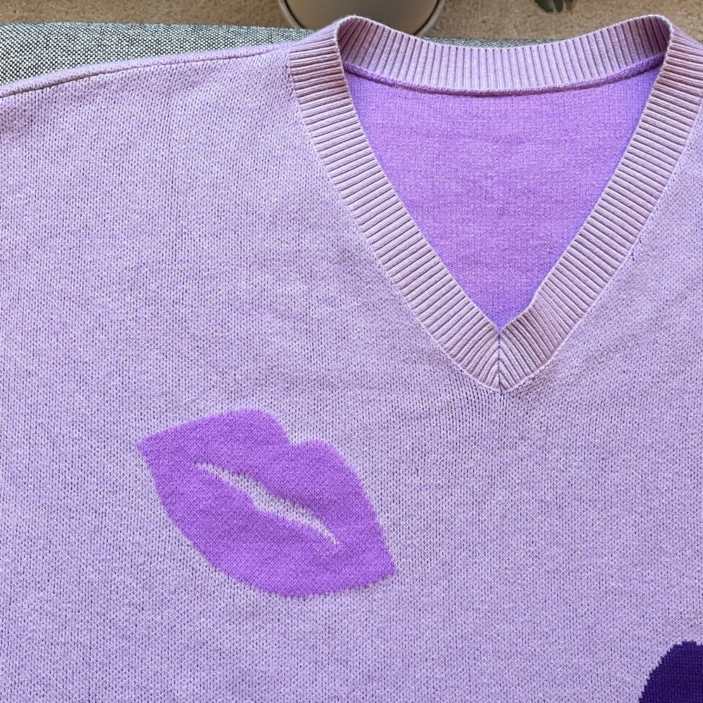 Oversized Supersoft Essentials Lip Print Split Side Pullover Sweater , Size: 2X - Picture 10 of 17
